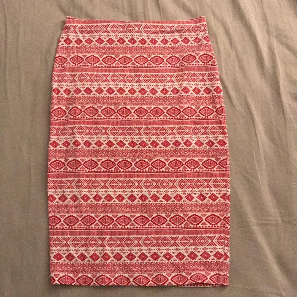 Red and white patterned pencil skirt